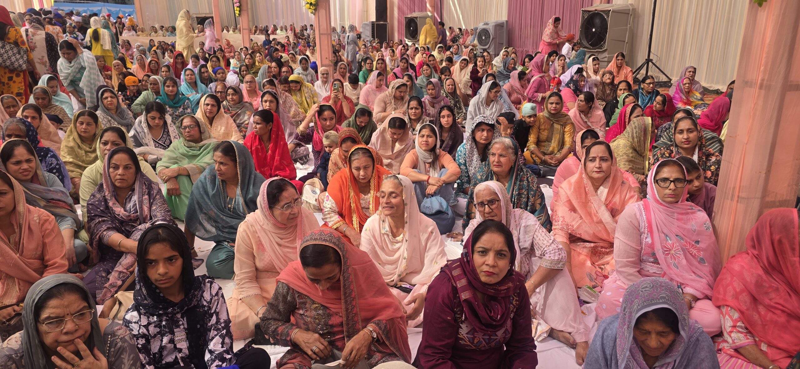 श्री गुरुनानक देव जी के 556 वे प्रकाश पर्व पर धार्मिक दीवान एवं लंगर का आयोजन