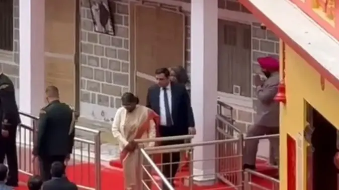 उत्तराखंड: राष्ट्रपति द्रौपदी मुर्मू ने कैंची धाम में बाबा नीब करौरी महाराज का लिया आर्शीवाद